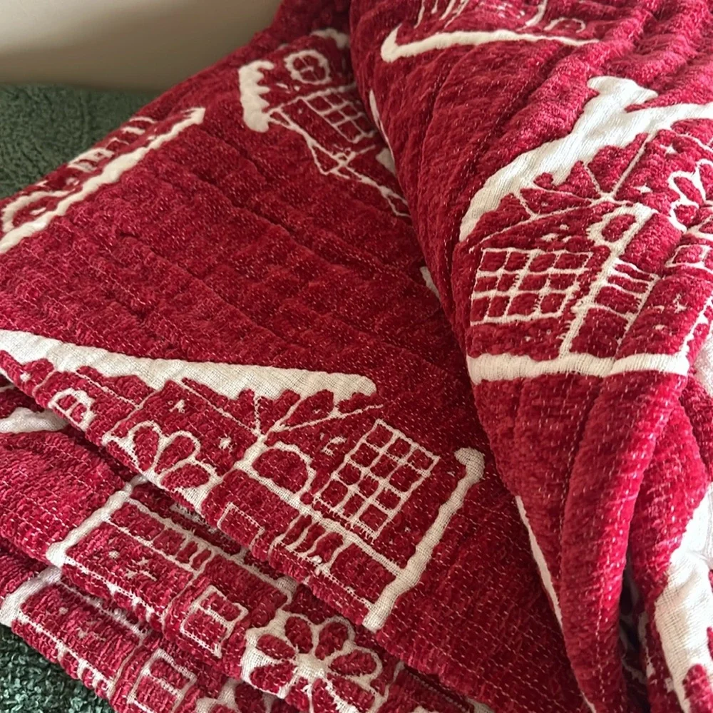 Berkshire Home Holiday Gingerbread Throw Blanket Red & White NEW